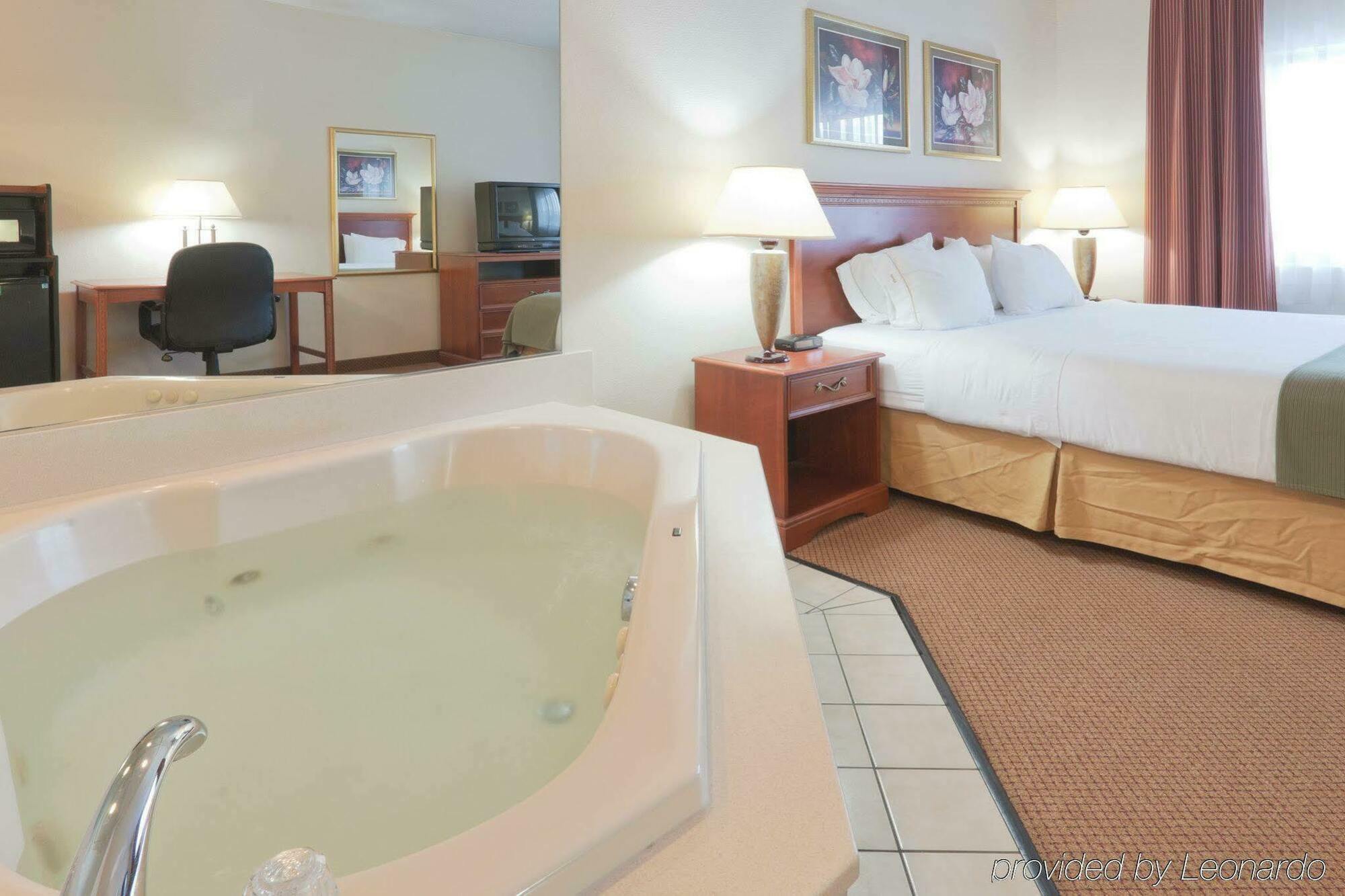Holiday Inn Express Marshall, An Ihg Hotel Dış mekan fotoğraf